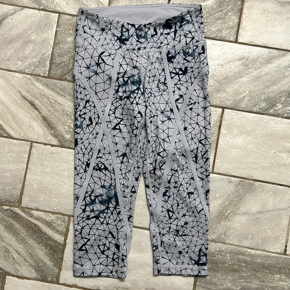Lululemon Pedal‎ Pace Crop size 4